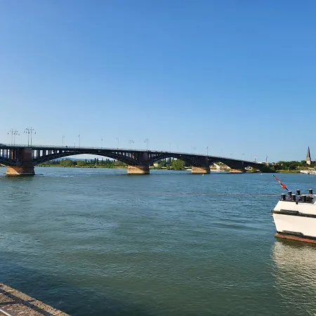 Accommodatie bij particulieren Schoenes, Vollmoebliertes Direkt An Der Uniklinik Mainz