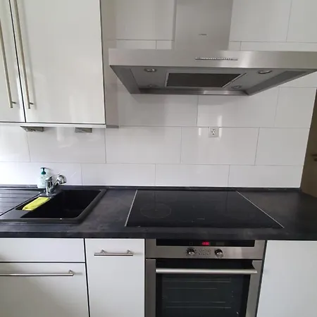 Schoenes, Vollmoebliertes Direkt An Der Uniklinik Homestay