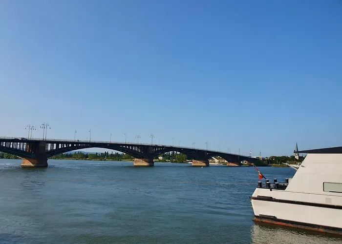 Schoenes, Vollmoebliertes Direkt An Der Uniklinik * マインツ