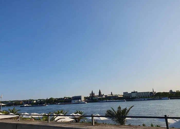 Schoenes, Vollmoebliertes Direkt An Der Uniklinik ホームステイ *